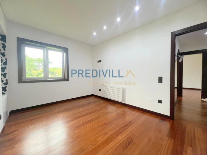 Moradia T5 para Venda em Vilar de Pinheiro Foto 36