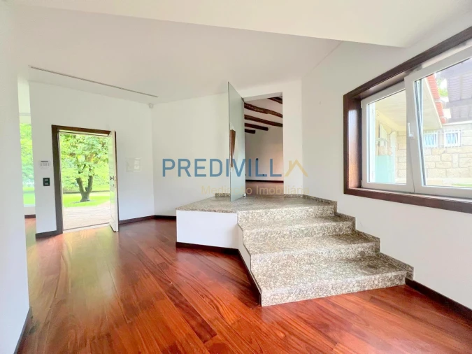 Moradia T5 para Venda em Vilar de Pinheiro Foto 40