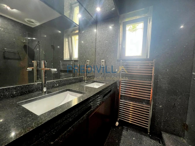 Moradia T5 para Venda em Vilar de Pinheiro Foto 26