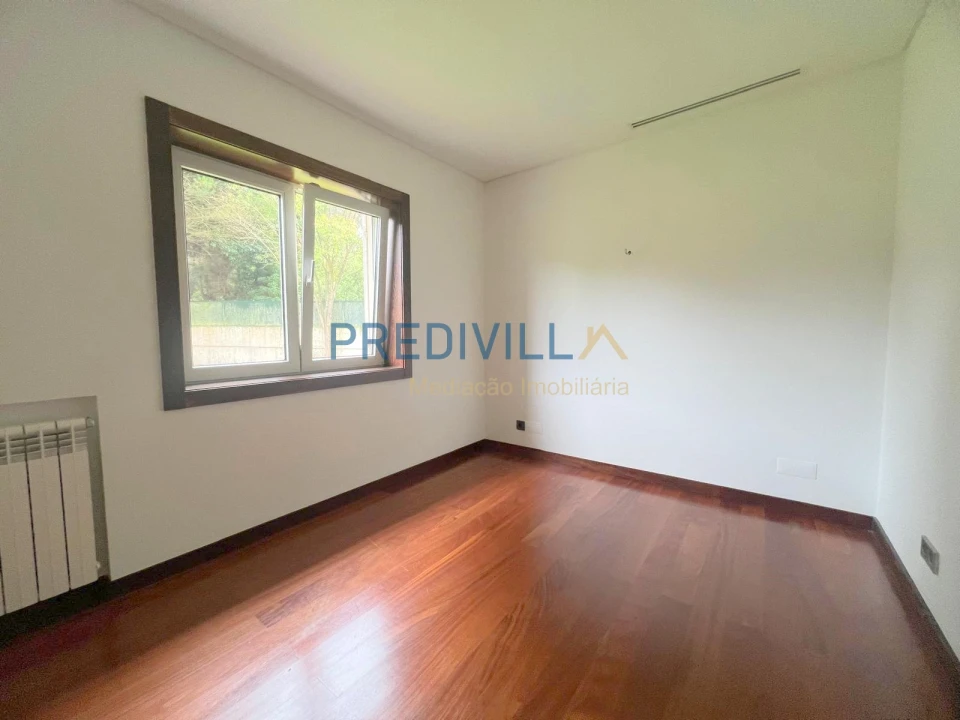 Moradia T5 para Venda em Vilar de Pinheiro Foto 31