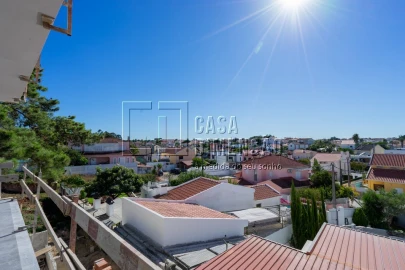 Moradia T4 para Venda em Charneca de Caparica e Sobreda