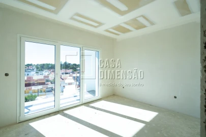 Moradia T4 para Venda em Charneca de Caparica e Sobreda