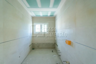 Moradia T4 para Venda em Charneca de Caparica e Sobreda
