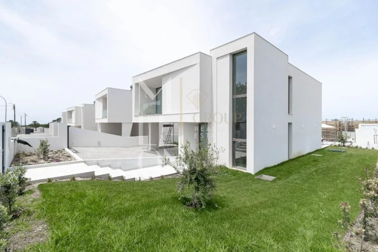 Moradia T3 para Venda em Santa Maria e São Miguel, São Martinho, São Pedro Penaferrim Foto 3