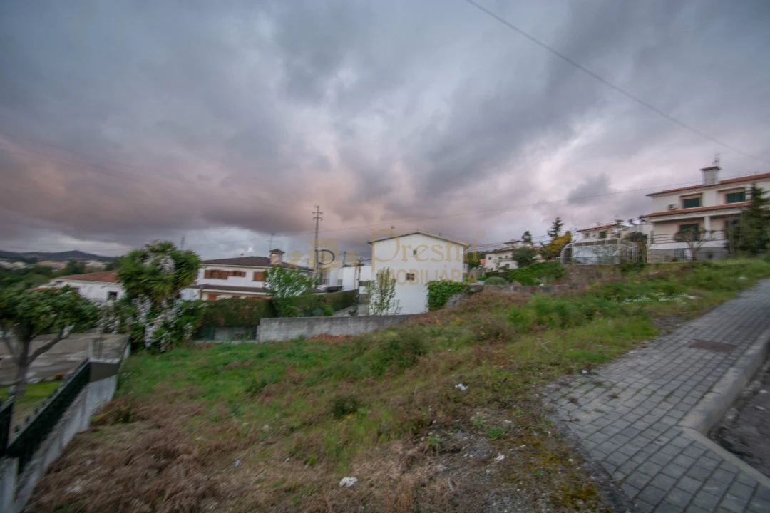 Terreno para Venda em Candoso Santiago e Mascotelos Foto 2