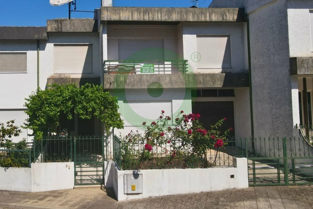 Moradia T4 para Venda em Santa Maria Maior Foto 1