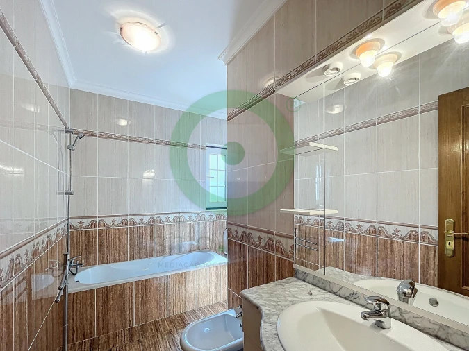 Moradia T3 para Venda em Santa Cruz/Trindade e Sanjurge Foto 18