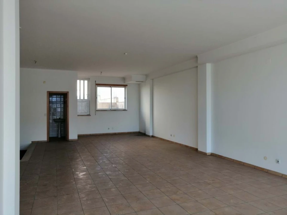 Negócio para Venda em Marrazes e Barosa Foto 3