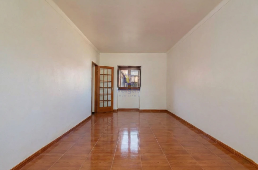 Moradia T3 para Venda em Turquel Foto 36