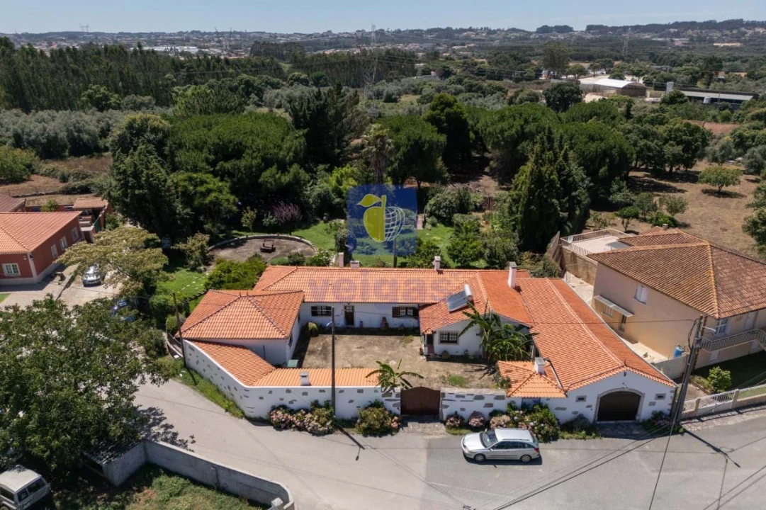 Moradia T3 para Venda em Turquel Foto 1