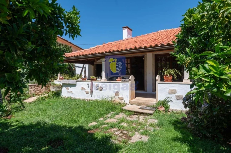 Moradia T3 para Venda em Turquel Foto 3