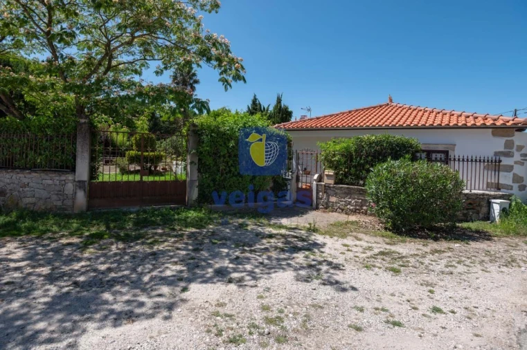 Moradia T3 para Venda em Turquel Foto 9