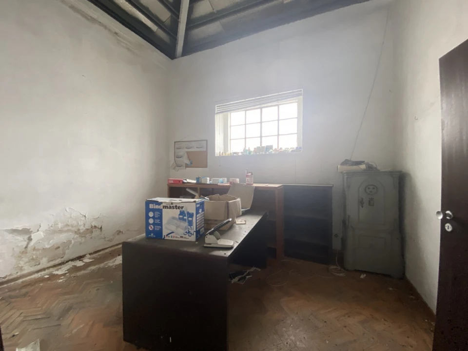 Armazém para Venda em Malhou, Louriceira e Espinheiro Foto 43