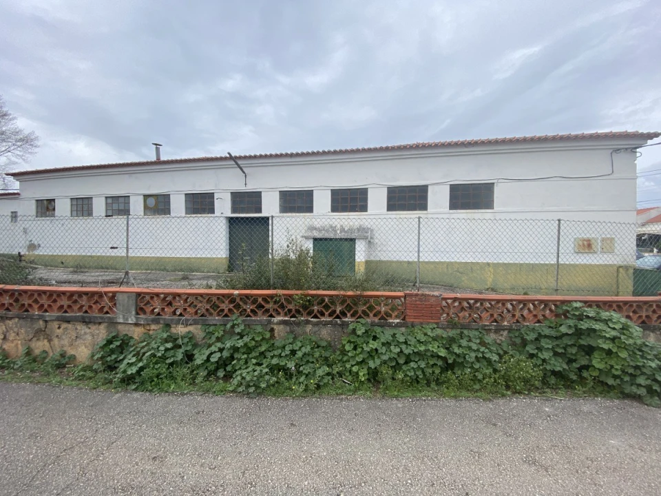 Armazém para Venda em Malhou, Louriceira e Espinheiro Foto 2