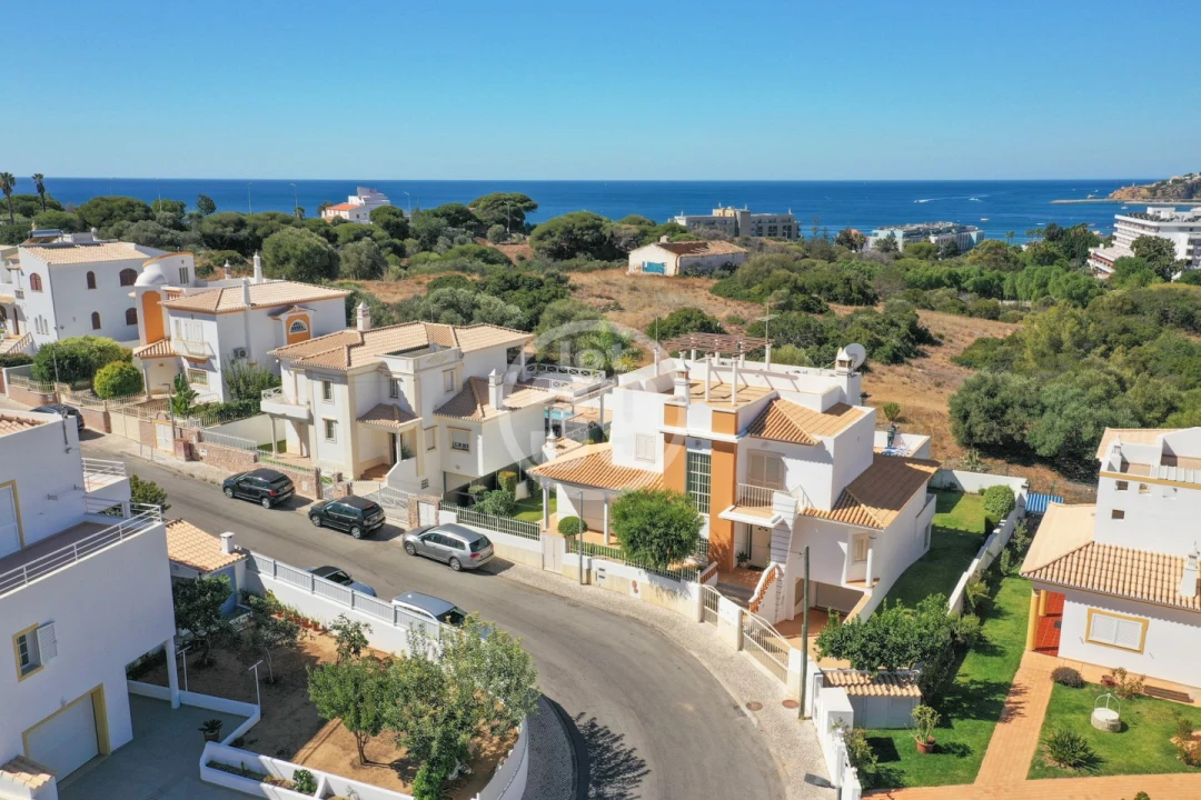 Moradia T4 para Venda em Albufeira e Olhos de Água Foto 3