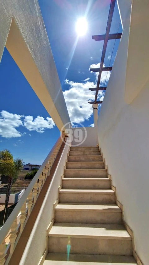 Moradia T4 para Venda em Albufeira e Olhos de Água