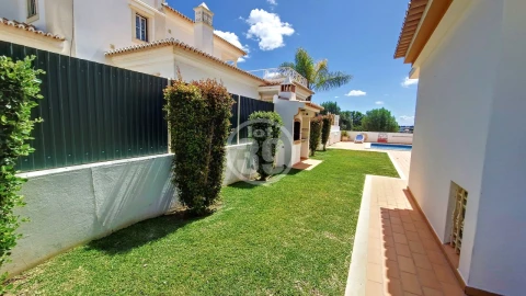 Moradia T4 para Venda em Albufeira e Olhos de Água