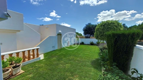 Moradia T4 para Venda em Albufeira e Olhos de Água