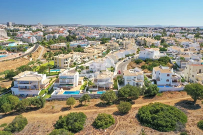 Moradia T4 para Venda em Albufeira e Olhos de Água