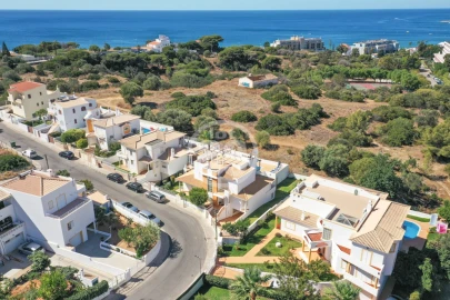 Moradia T4 para Venda em Albufeira e Olhos de Água