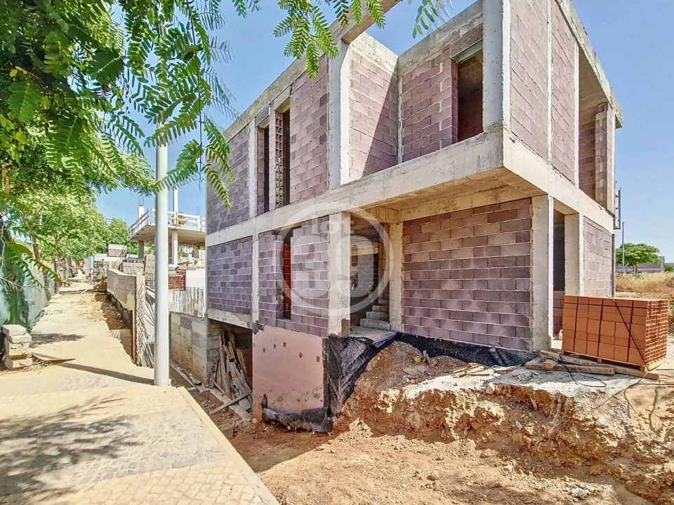 Moradia T4 para Venda em Guia Foto 3