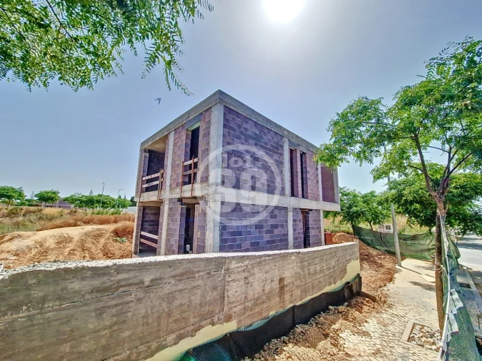 Moradia T4 para Venda em Guia Foto 4