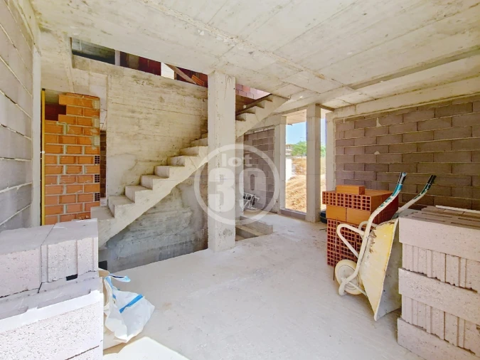 Moradia T4 para Venda em Guia Foto 32
