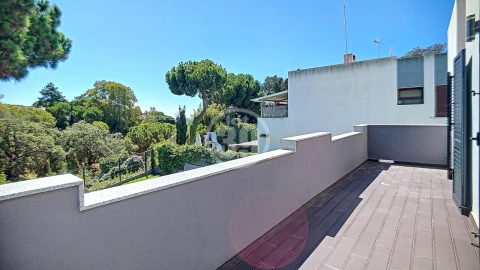 Moradia T5 para Venda em Albufeira e Olhos de Água