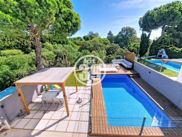 Moradia T5 para Venda em Albufeira e Olhos de Água
