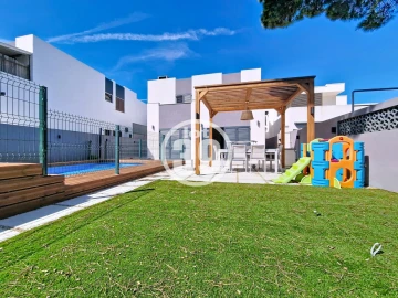 Moradia T5 para Venda em Albufeira e Olhos de Água