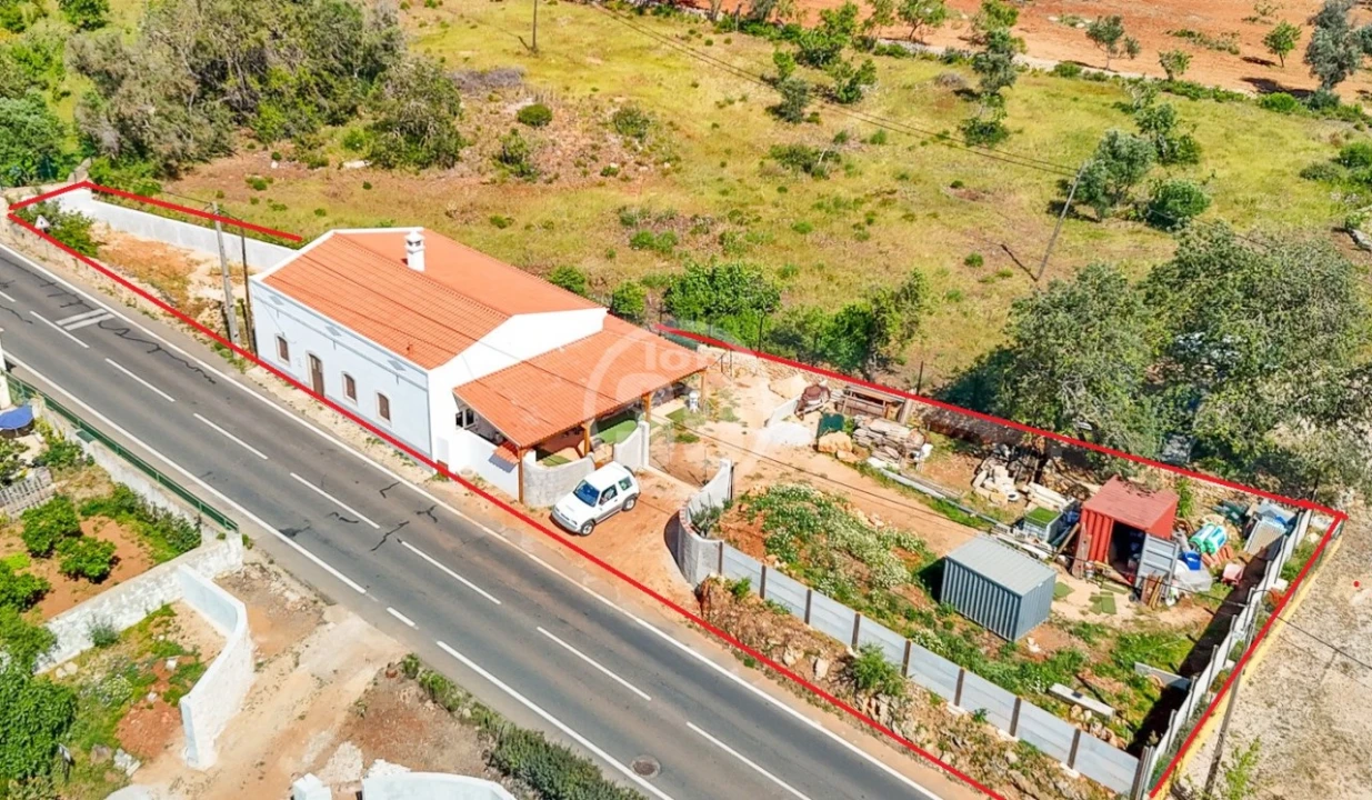 Moradia T5 para Venda em Ferreiras Foto 1