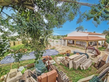 Moradia T5 para Venda em Ferreiras