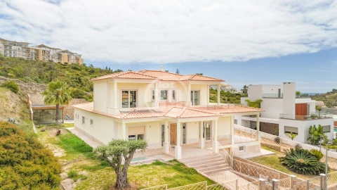 Moradia T4 para Venda em Albufeira e Olhos de Água