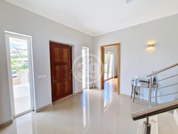 Moradia T4 para Venda em Albufeira e Olhos de Água