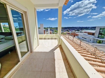 Moradia T4 para Venda em Albufeira e Olhos de Água
