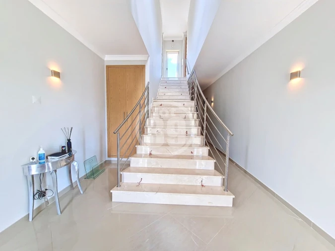 Moradia T4 para Venda em Albufeira e Olhos de Água Foto 6