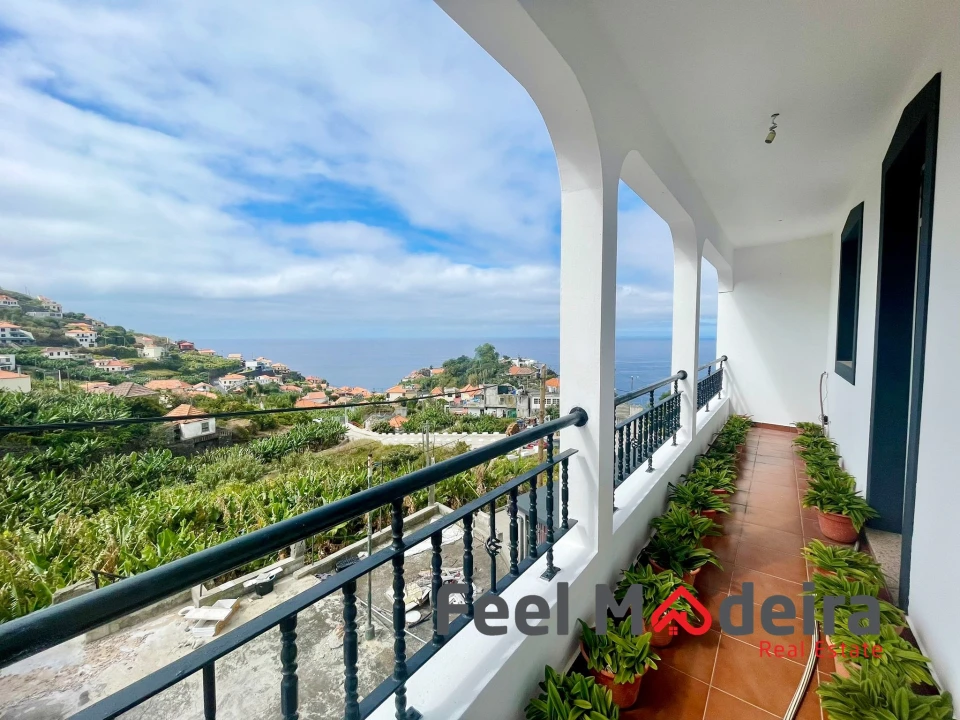 Moradia T3 para Venda em Ribeira Brava Foto 1