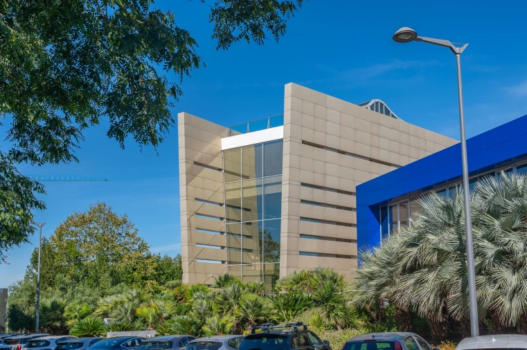 Prédio para Venda em Oeiras e São Julião da Barra, Paço de Arcos e Caxias Foto 1