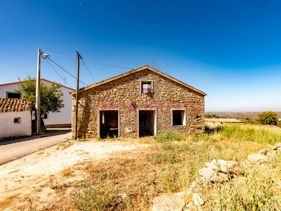 Moradia T2 para Venda em Junça e Naves Foto 1