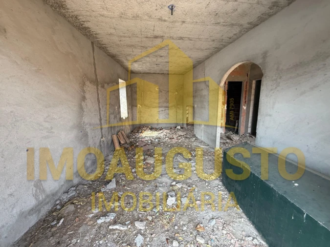 Moradia T2 para Venda em Junça e Naves Foto 8