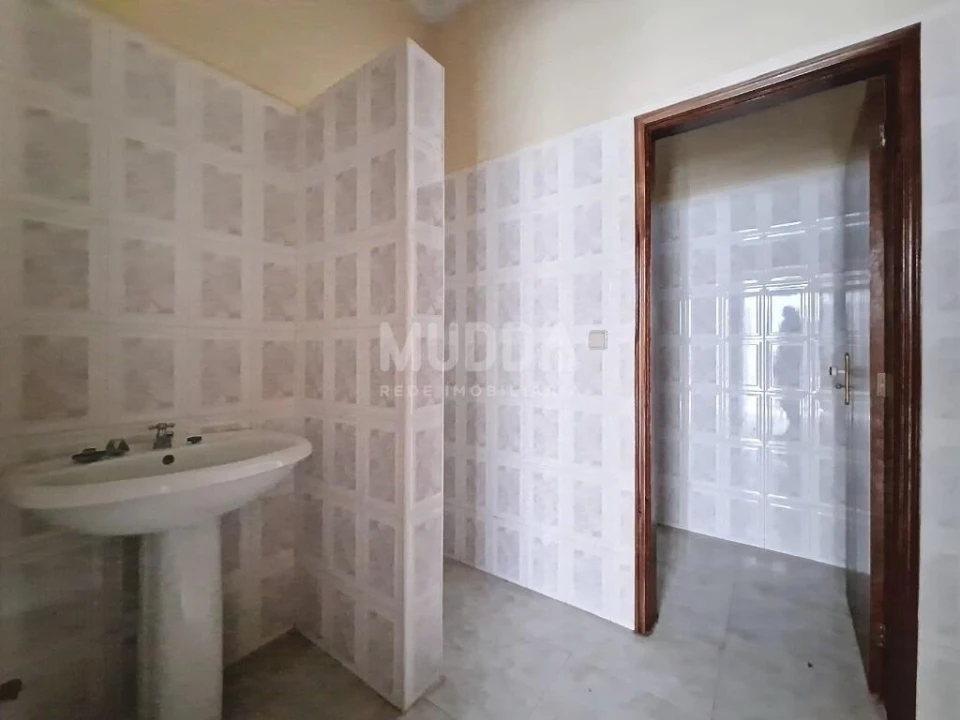 Loja para Venda em Sé, Santa Maria e Meixedo Foto 3