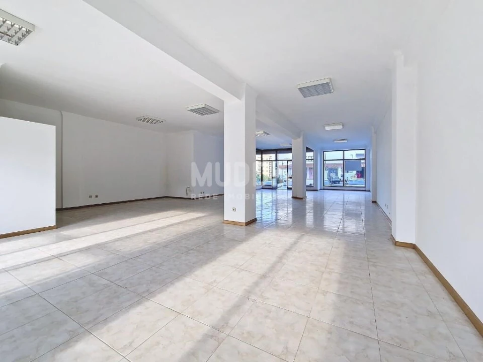 Loja para Venda em Sé, Santa Maria e Meixedo Foto 1