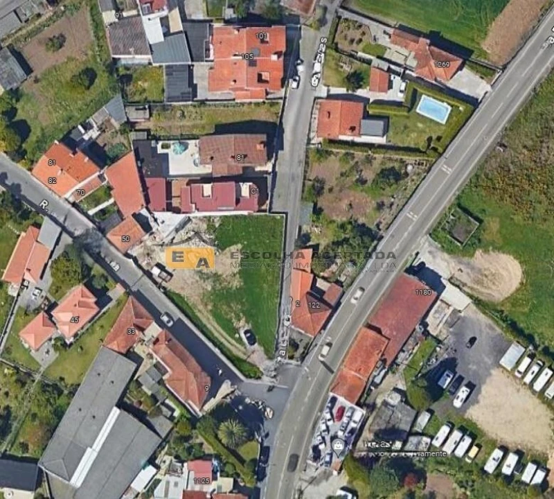 Terreno para Venda em Castêlo da Maia Foto 1