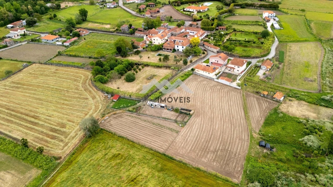 Quinta T9 para Venda em Carreira e Refojos de Riba de Ave Foto 4