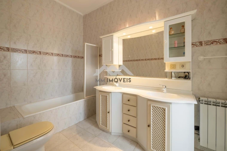 Quinta T9 para Venda em Carreira e Refojos de Riba de Ave Foto 48