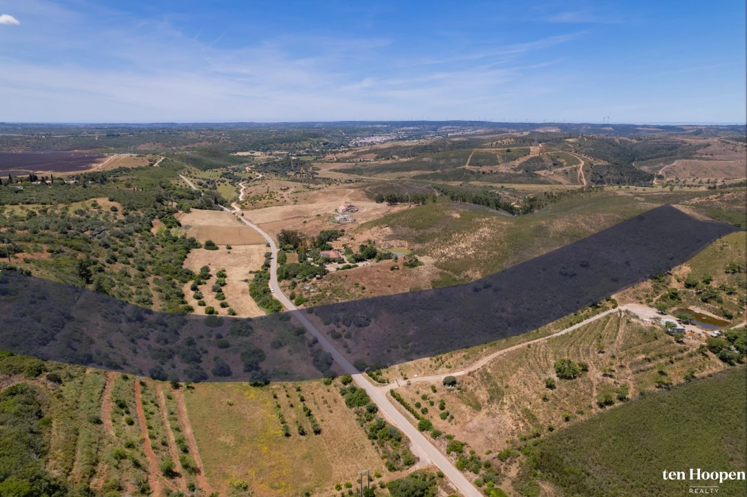 Terreno para Venda em Lagos (São Sebastião e Santa Maria) Foto 1