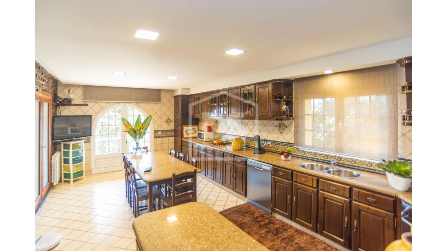 Moradia T4 para Venda em Sobrado e Bairros Foto 6