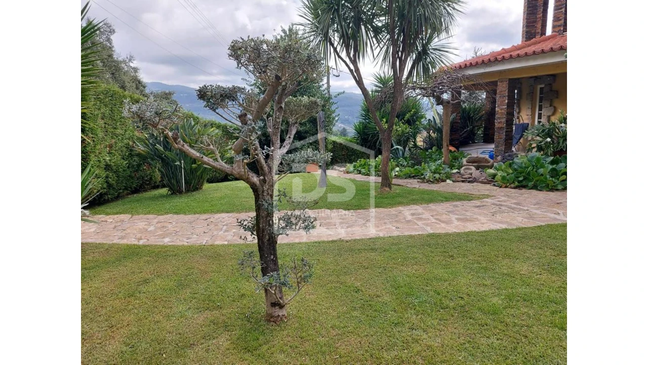 Moradia T4 para Venda em Sobrado e Bairros Foto 23