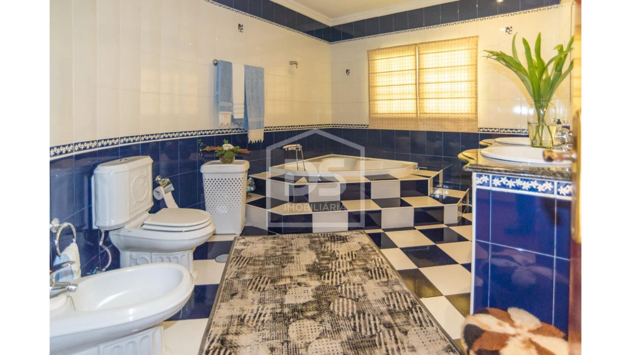 Moradia T4 para Venda em Sobrado e Bairros Foto 18