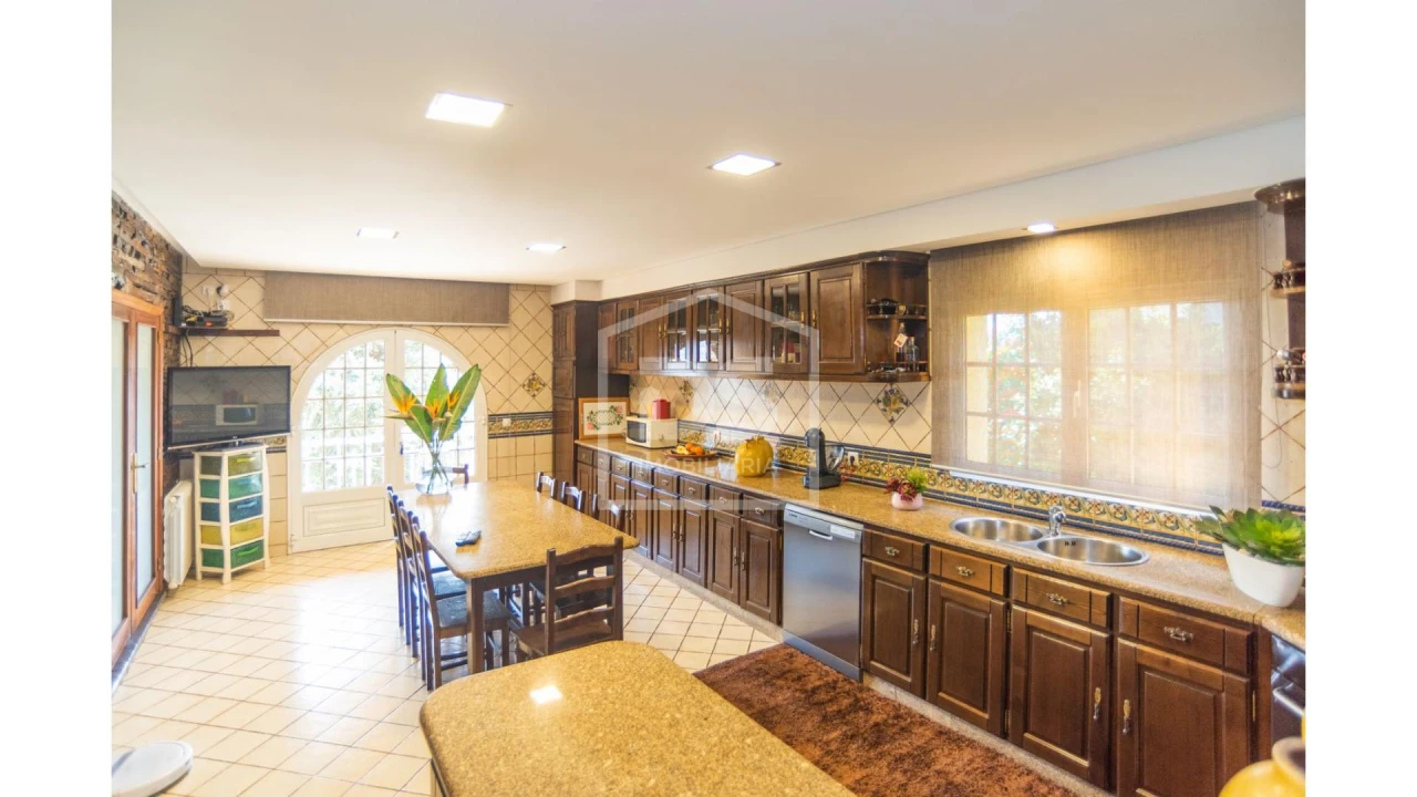 Moradia T4 para Venda em Sobrado e Bairros Foto 6